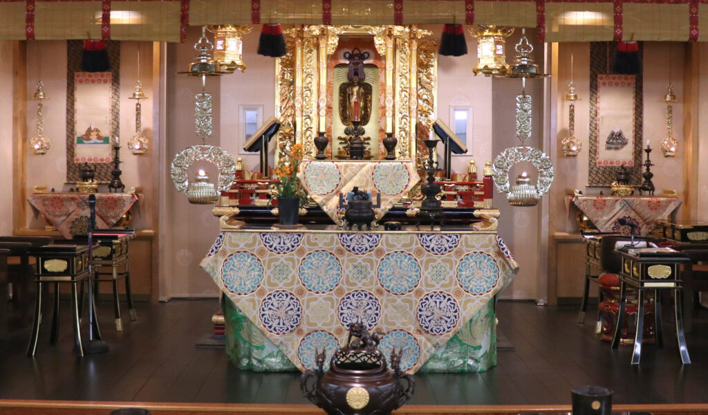 Onaijin, or altar